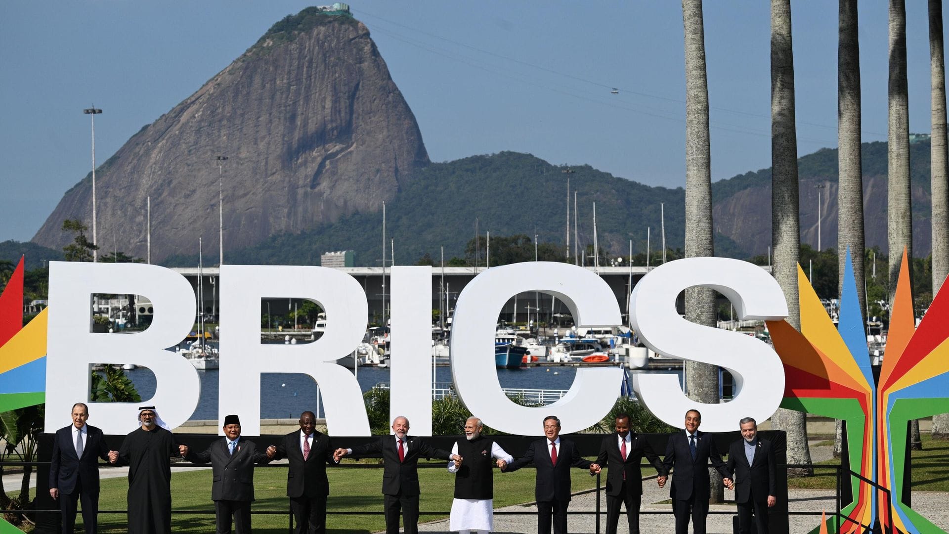 İran, BRICS’in Yeni Kalkınma Bankası’na Katılıyor