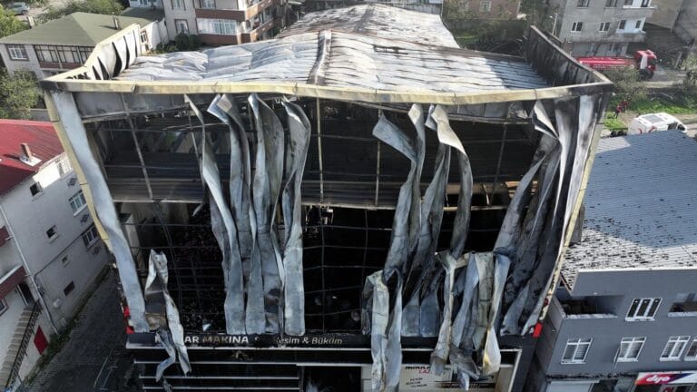 Kocaeli Kozmetik Fabrikası Yangını: 7 Sanık Hakkında Dava Açıldı