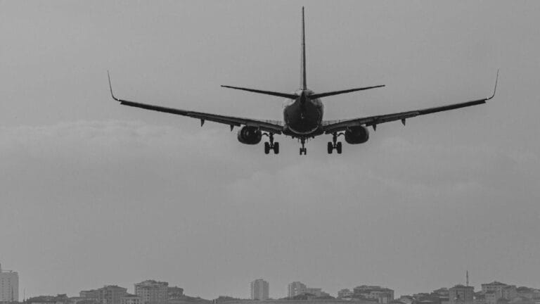 Uçakta Vaaz Veren Yolcu Uçaktan İndirildi ve Kara Listeye Alındı
