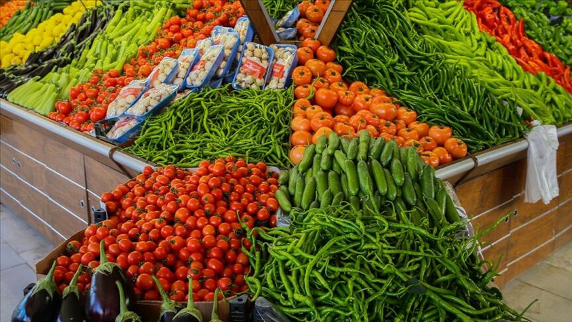 Tarlalardan Hasat Bol Ama Neden Fiyatlar Düşmüyor? Tarlalardan Hasat Bol Ama Neden Fiyatlar Düşmüyor?