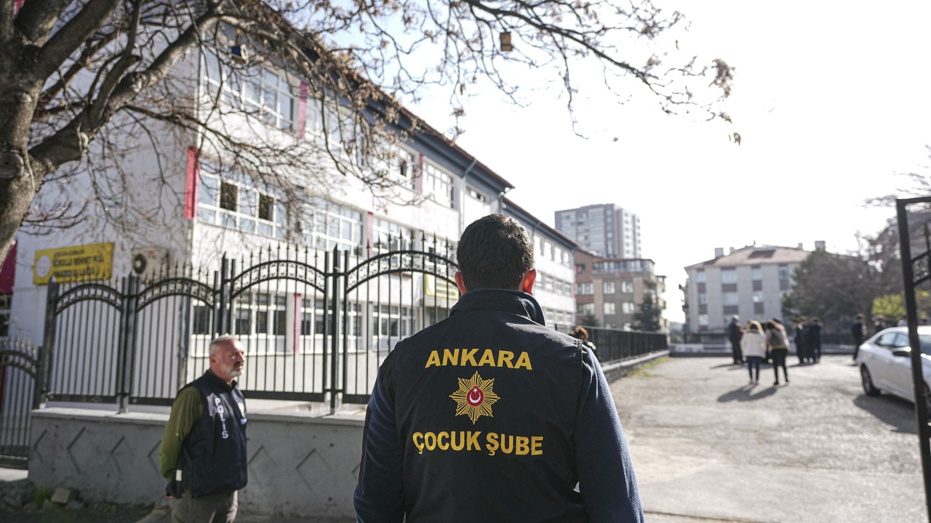 Okullarda Güvenlik Artıyor: Öğretmenler Tek Tuşla Polise Ulaşabilecek