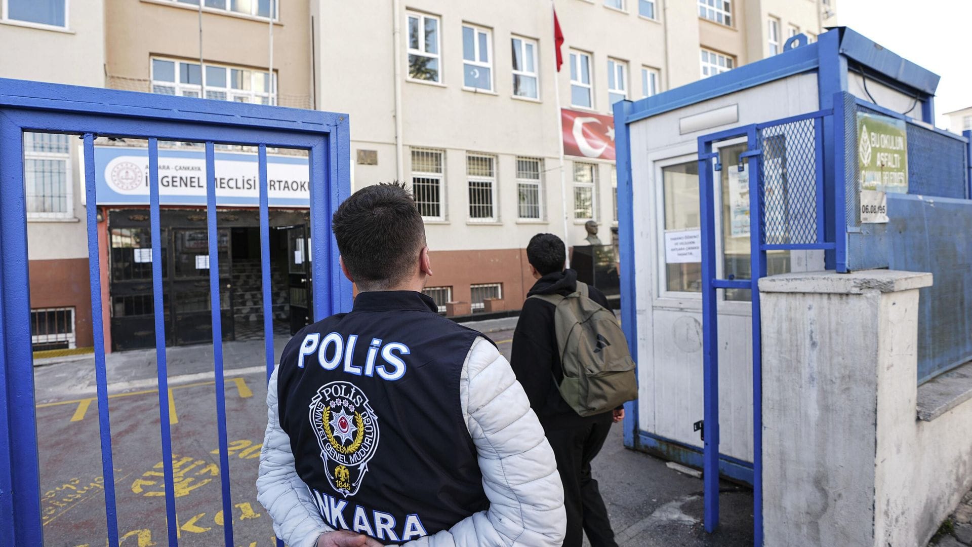 Okullara 30 Bin Güvenlik Personeli Alınacak