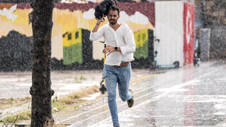 Yeni Hava Durumu Tahmini: İstanbul ve Çok Sayıdaki İl İçin Sağanak Uyarısı