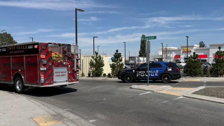 US Restaurant Shooting Leaves at Least 3 Dead, 2 Injured