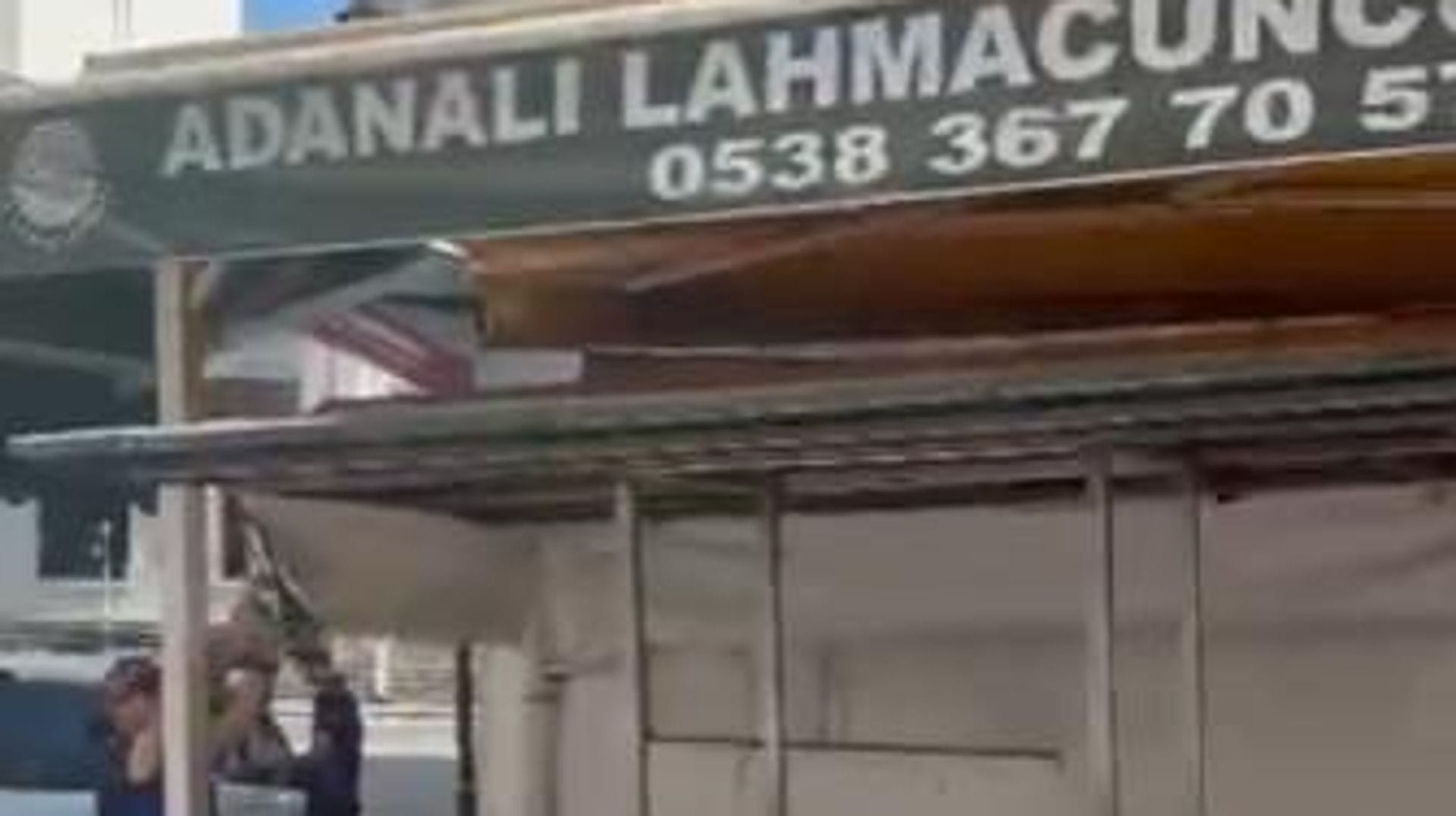 Adana’da Seyyar Lahmacun Satıcısıyla Müşteri Arasındaki Tartışma Gündem Oldu