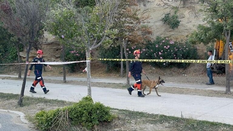İstanbul’da Toprak Kayması: Büyükçekmece’de Mahsur Kalanların Aranması Sürüyor