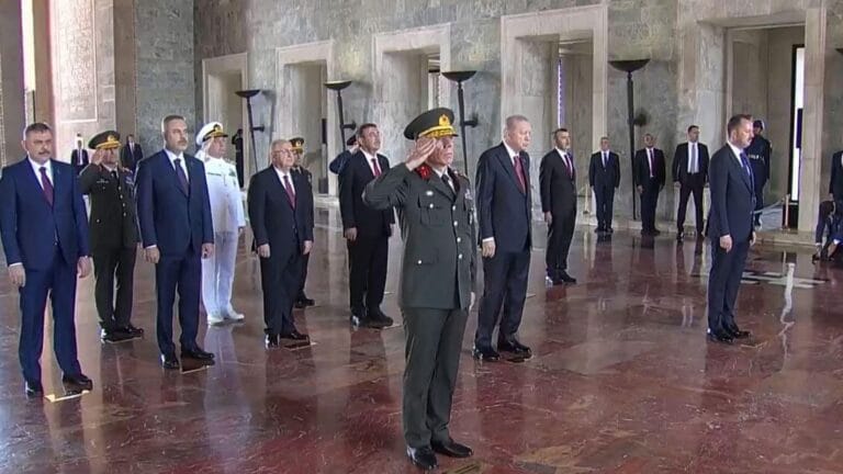 Cumhurbaşkanı Erdoğan ve YAŞ Üyeleri Anıtkabir’i Ziyaret Etti