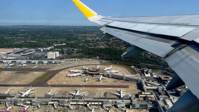 Gatwick Havalimanı’nda Yakıt Krizi: Pilotlara Acil Uyarı