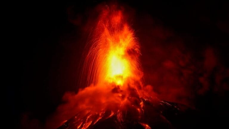 Guatemala’da Fuego Yanardağı Tehlikesi Sürüyor