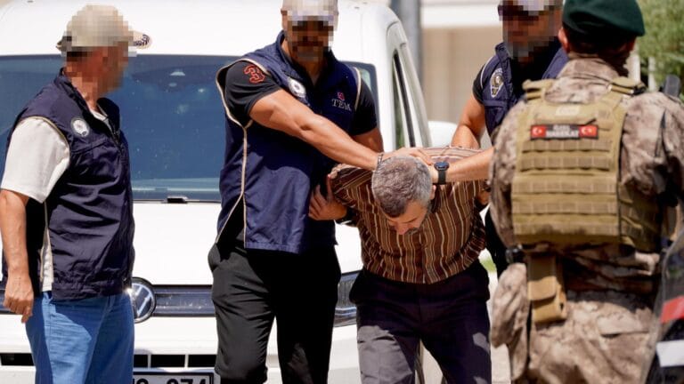 Cumhurbaşkanı Erdoğan, FETÖ’nün suikast timindeki Karatepe’den şikayetçi