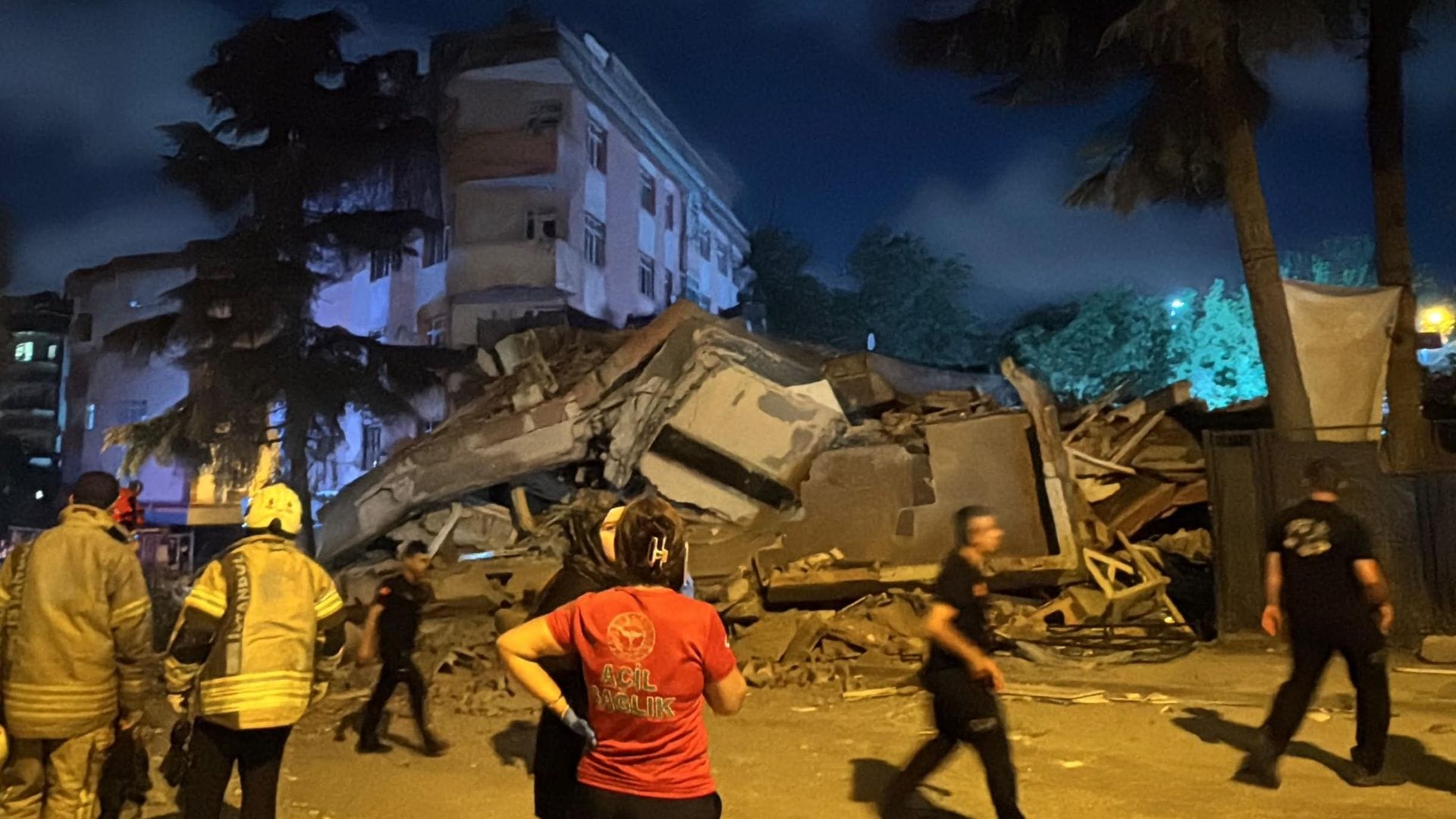 İstanbul Bahçelievler’de 4 Katlı Bina Aniden Çöktü