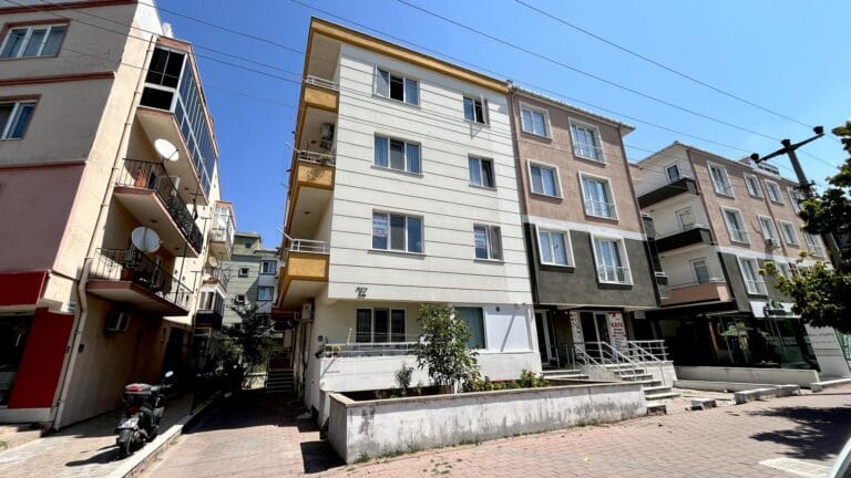 9-Year-Old Child Loses Life in Çanakkale: Pest Control Company Owner and Neighbor Arrested