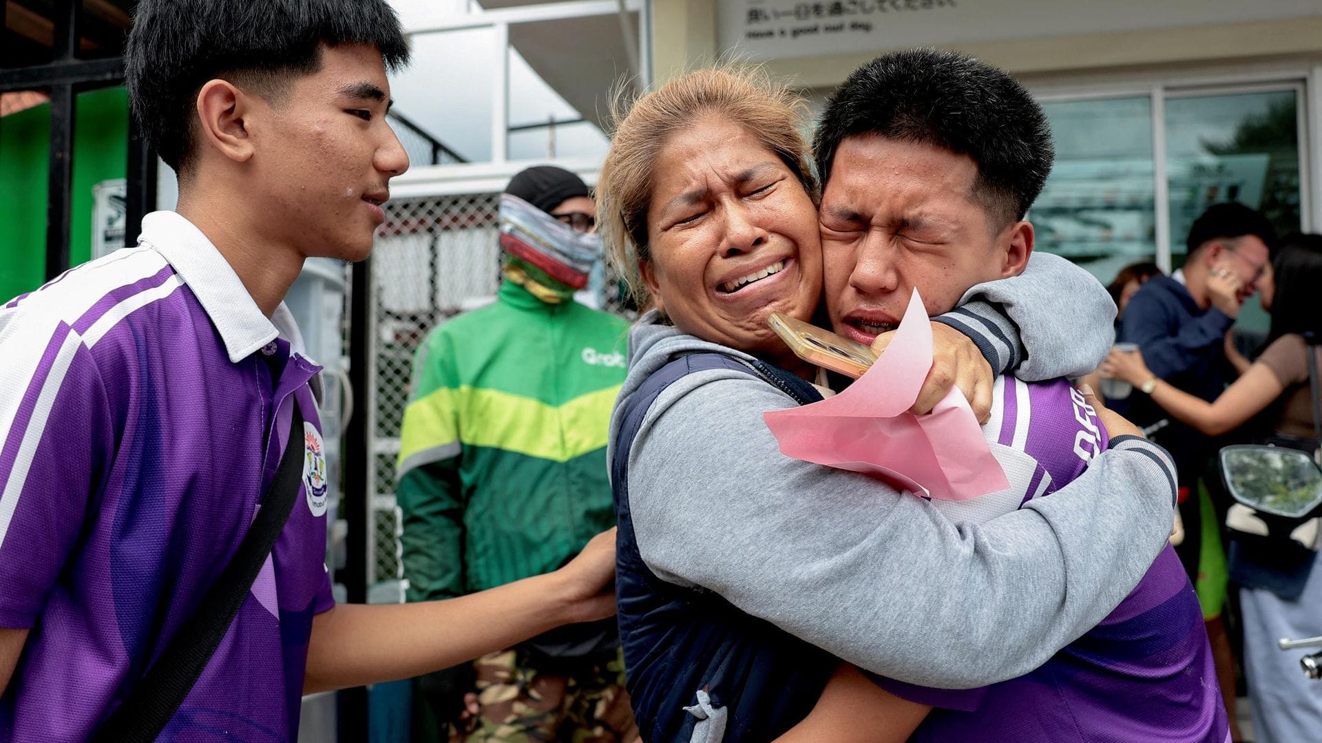 Tayland’da Okul Saldırısı: 14 Yaşındaki Öğrencinin Silahlı Saldırısında 6 Kişi Hayatını Kaybetti