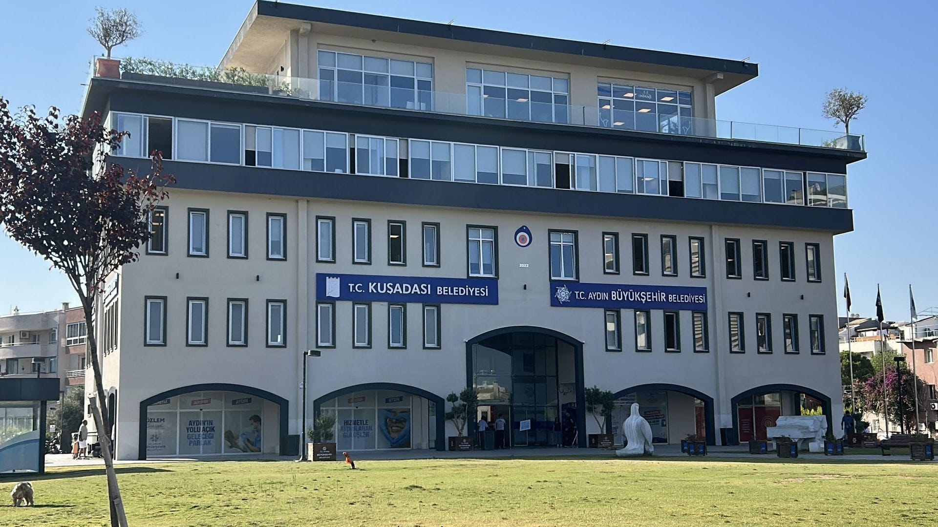 Kuşadası Belediyesi’ne Bağlı ‘Rüşvet’ ve ‘İrtikap’ Soruşturmasında 15 Şüpheli Yakalandı