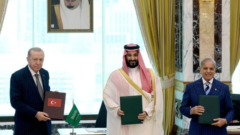 Tarihî İttifak: Türkiye, Suudi Arabistan ve Pakistan İş Birliğinin Bölgesel Güç Dengesine Etkisi