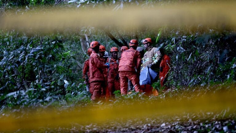 Rio de Janeiro’da Turist Taşıyan Helikopter Düşdü: 4 Kişi Hayatını Kaybetti