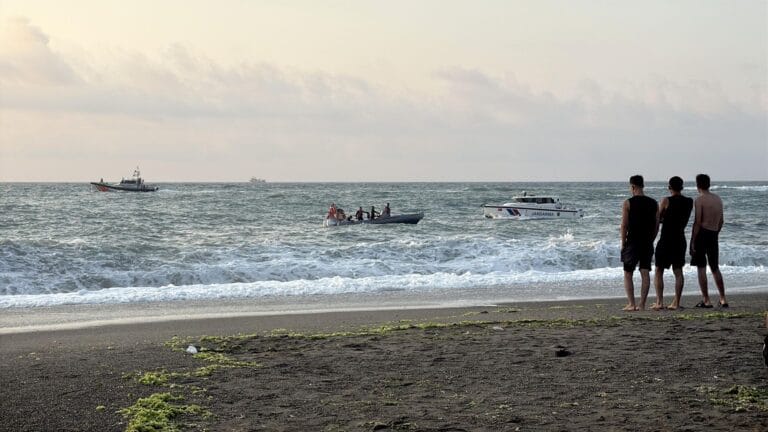One of Two Friends Missing After Swimming in Zonguldak