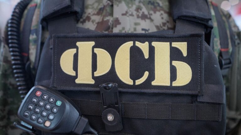 FSB Operation in Kherson: Agent Planning Attack with Powerbank Bomb Caught