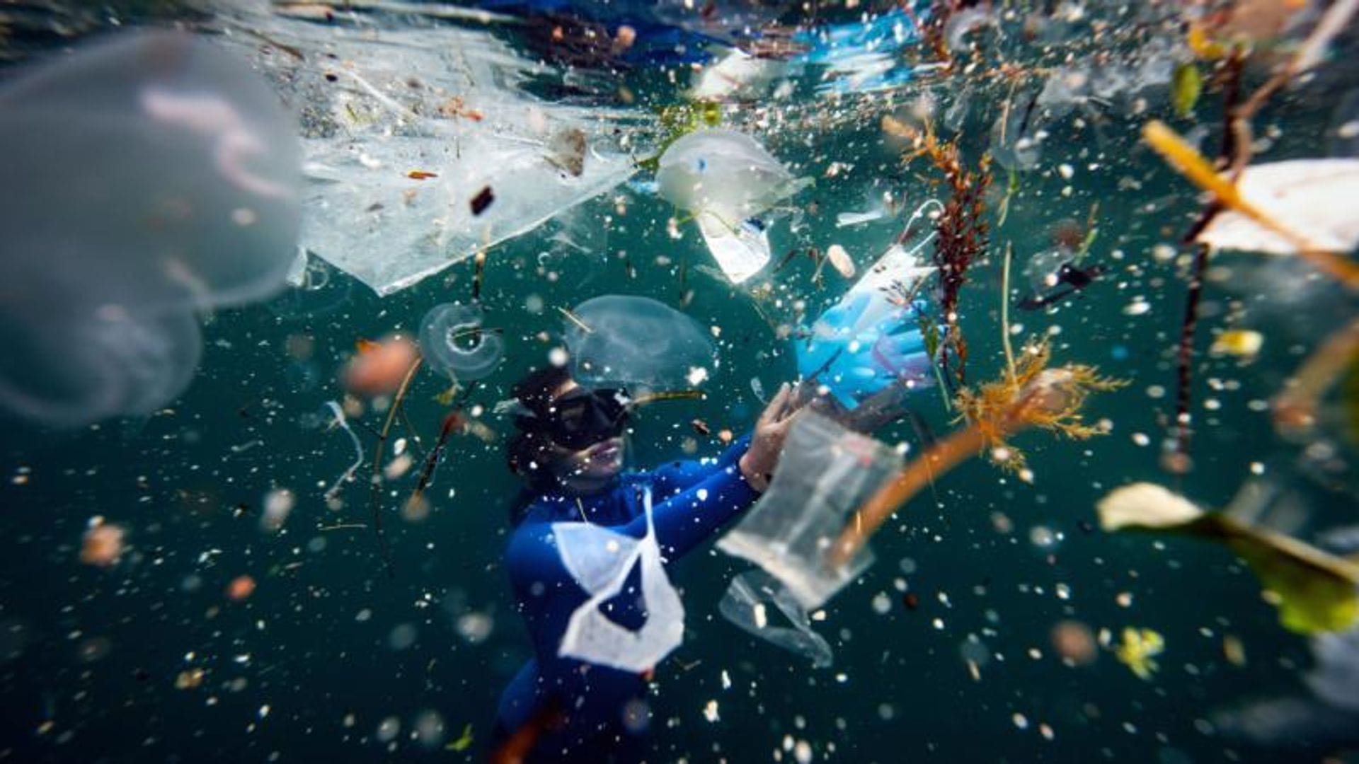 Antalya’da Deniz Kirliliği ile Mücadele Sürüyor Antalya’da Deniz Kirliliği ile Mücadele Sürüyor