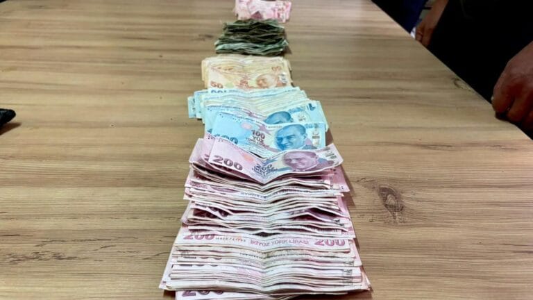 Dilenciden 25 Bin Lira Ele Geçti