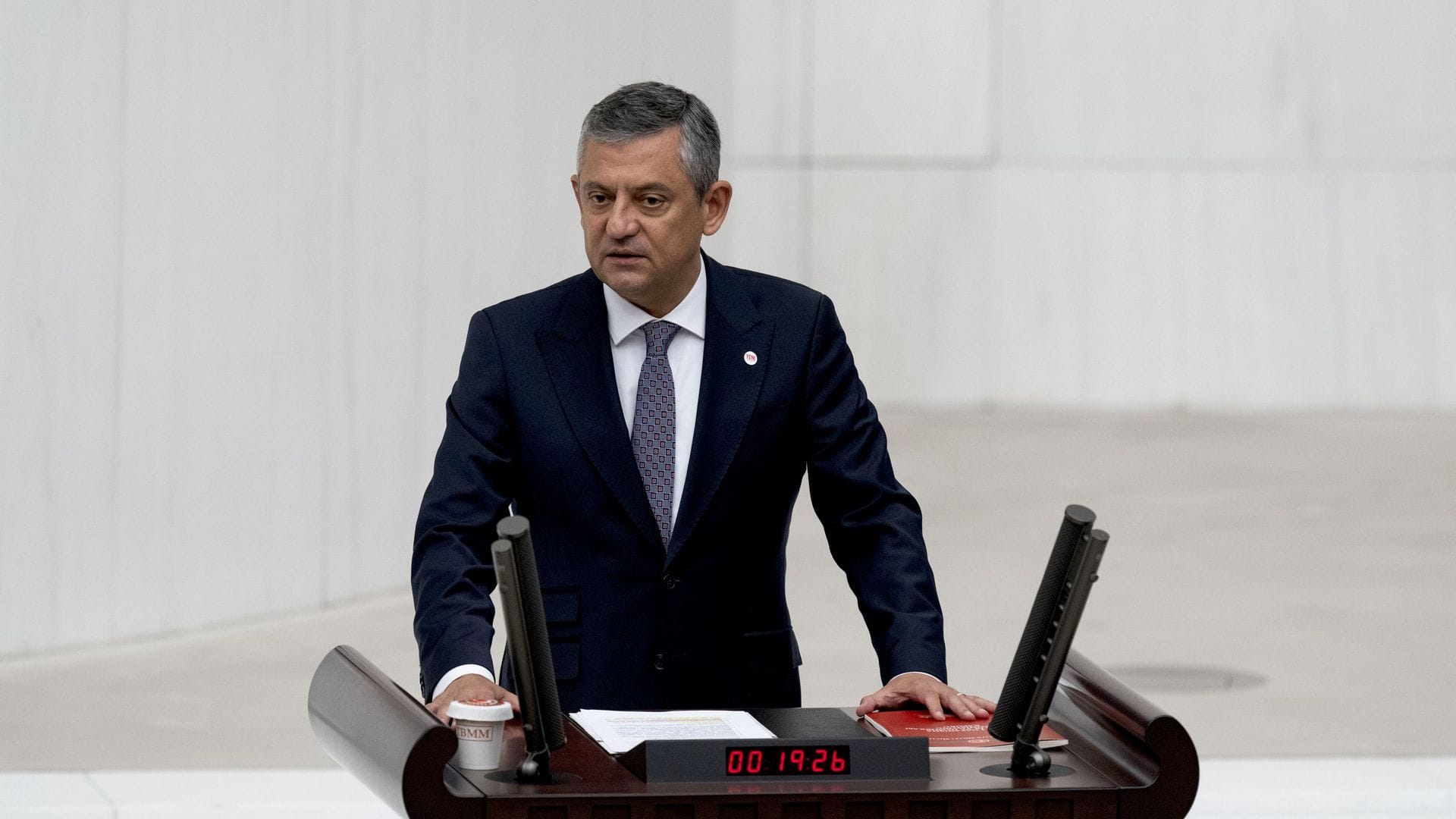 Yeni Parti Genel Başkanı Özgür Özel’den ‘çerçeve yasa’ açıklaması Yeni Parti Genel Başkanı Özgür Özel’den ‘çerçeve yasa’ açıklaması