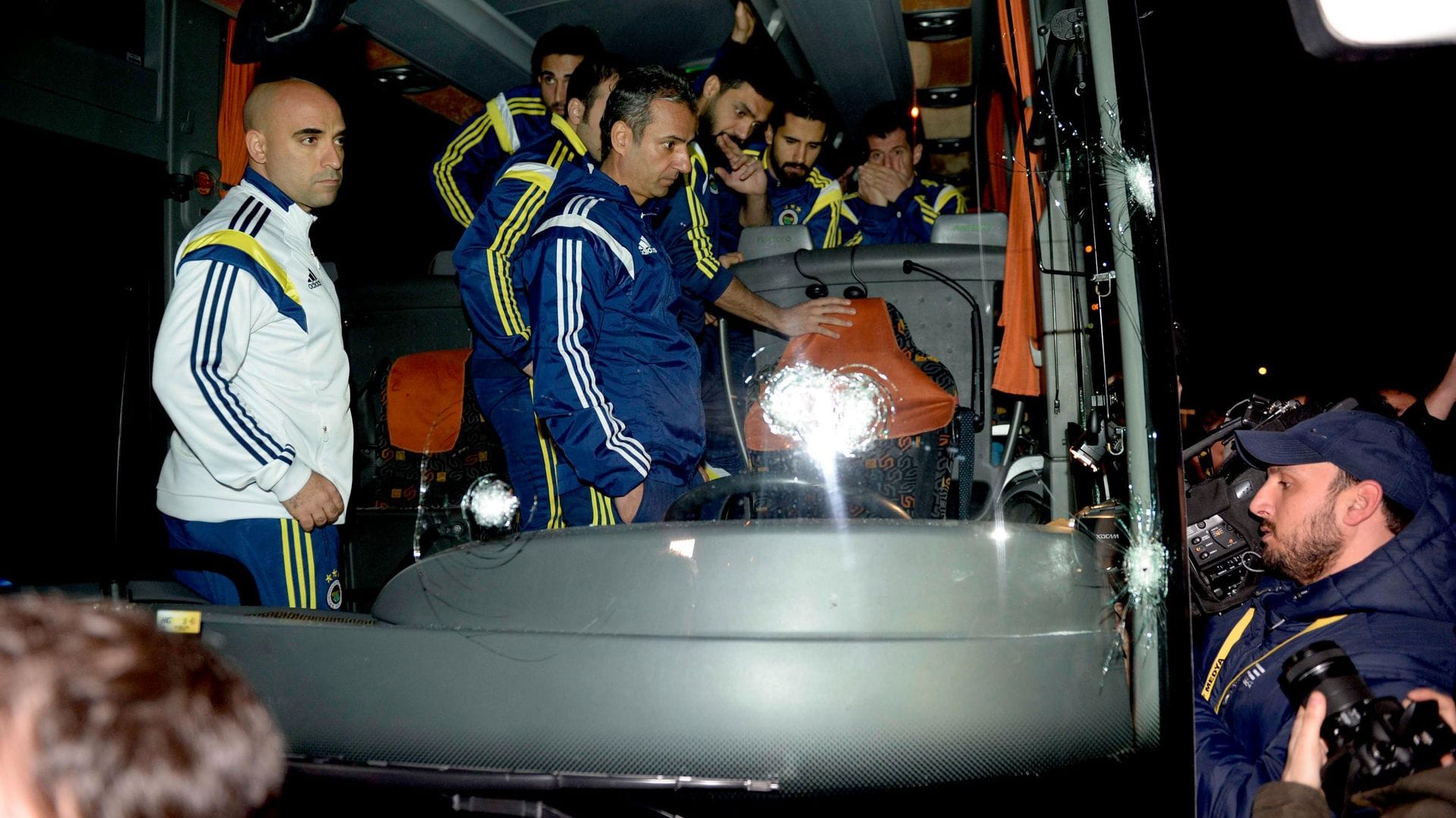 Fenerbahçe Takım Otobüsüne Saldırı Soruşturması: 5 Şüpheliye Yönelik Operasyon Gerçekleştirildi