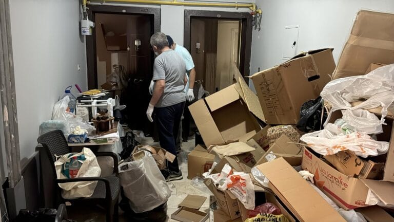Retired Professor's Homes in Kütahya Turned into Dumpsters