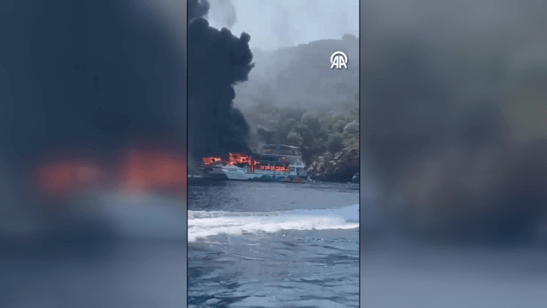 Fethiye’de Tur Teknesinde Yangın: 115 Kişi Tahliye Edildi, 11 Kişi Hastaneye Kaldırıldı