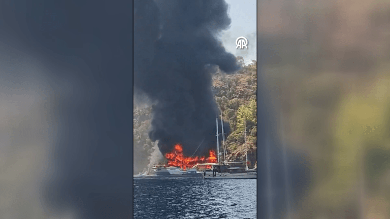 Major Panic in Fethiye as Tour Boat Catches Fire: Hundreds Forced to Jump into the Sea