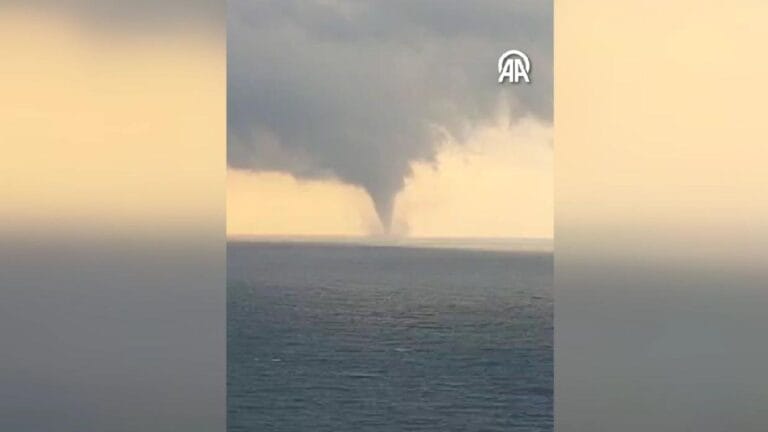 Giresun’da Denizde Hortum Oluştu: 3 Günlük Denize Giriş Yasağı