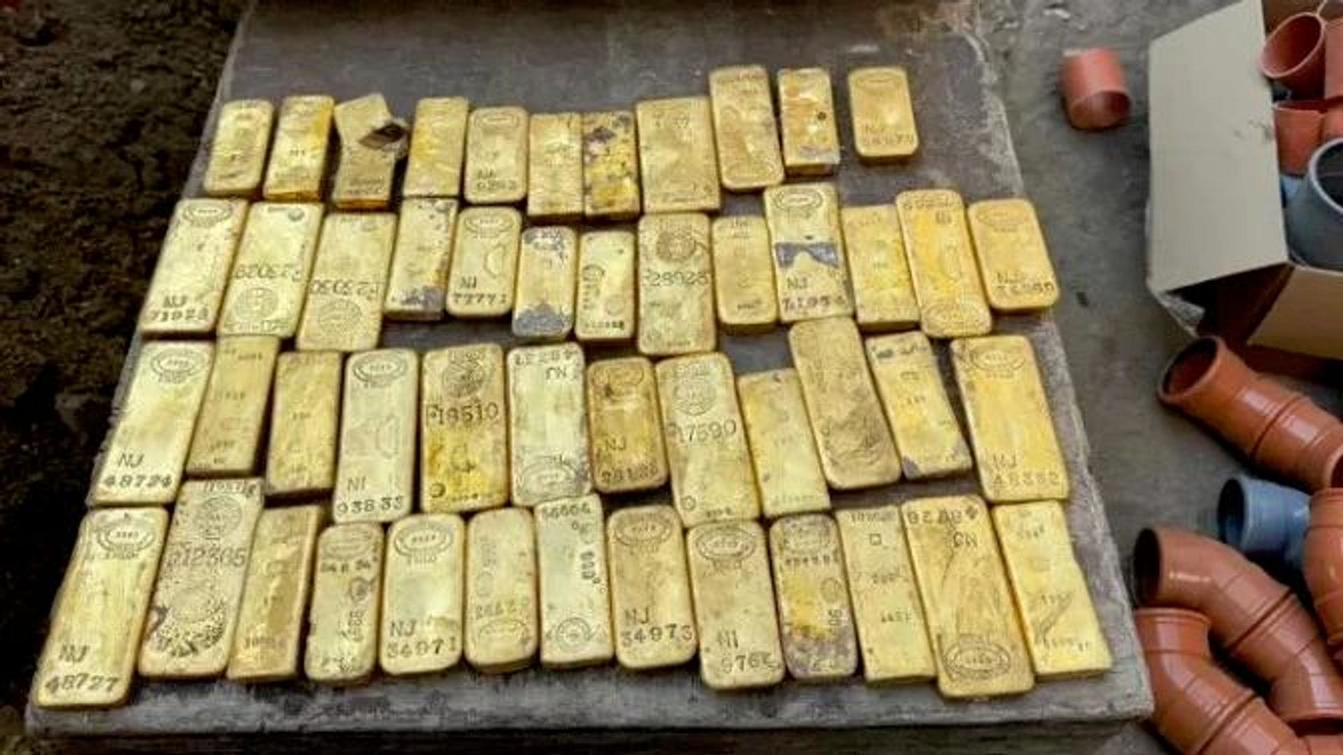 Eski Binanın Duvarında Gizli Altın Sandığı: 9 Milyon Euro Değerinde Bir Hazine Eski Binanın Duvarında Gizli Altın Sandığı: 9 Milyon Euro Değerinde Bir Hazine
