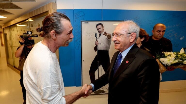 Kemal Kılıçdaroğlu, Erdal Beşikçioğlu’nu Konya Ereğli Cezaevi’nde Ziyaret Etti