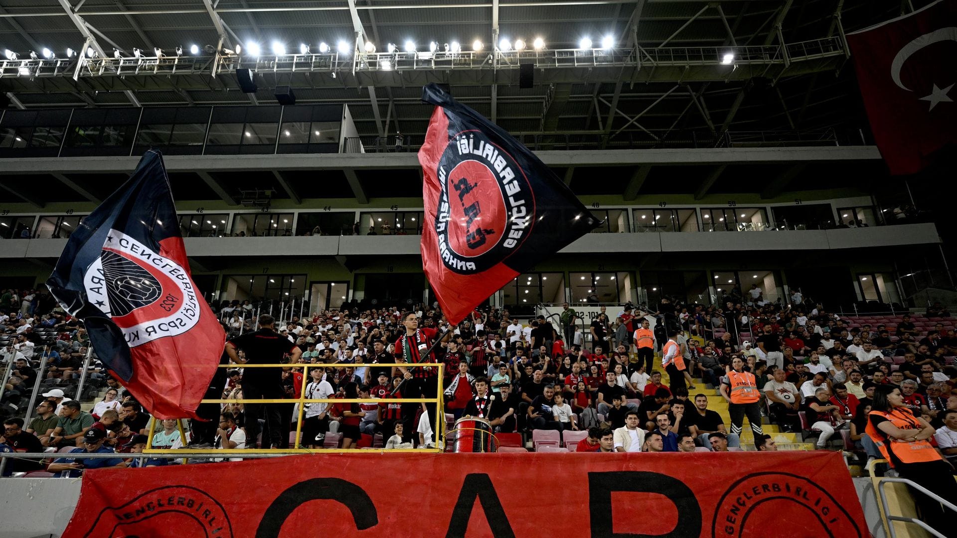 Gençlerbirliği – Fenerbahçe Maçı Gerilimi: Şüpheli Gözaltına Alındı Gençlerbirliği – Fenerbahçe Maçı Gerilimi: Şüpheli Gözaltına Alındı