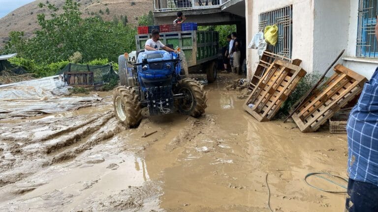 Malatya’da Yağmurun Etkileri: Su Baskınları ve Zarar Gören Kayısılar